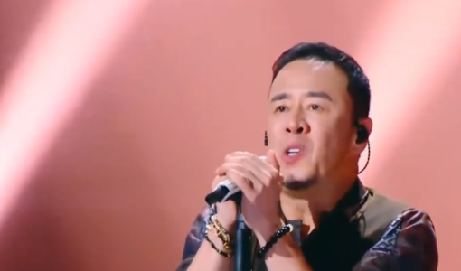 杨坤最近火爆全网的歌曲《泥巴》，一曲封神，网友都说歌词太治愈