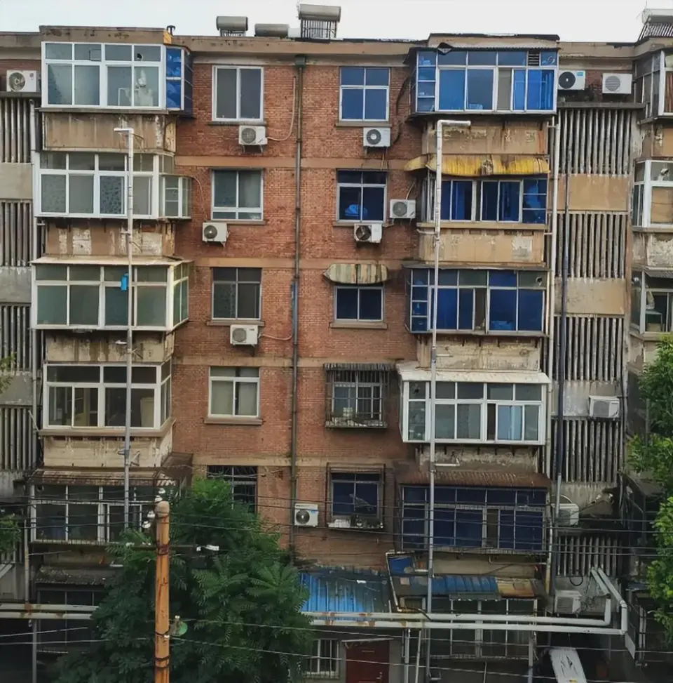 曾被嫌弃的“老破小”，为啥成了年轻刚需留在城市的最后一张船票